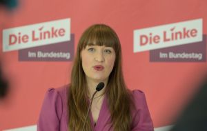 Reichinnek auf den Barrikaden – für ihren Kontostand