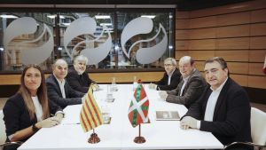 A Sánchez, como la moción de censura, «ni está ni se le espera»