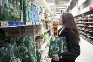 Bouteilles en plastique : les élus locaux en guerre contre la « fausse consigne » du gouvernement au profit des industriels