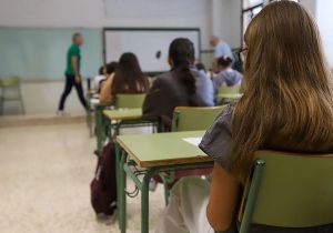 En torno a nuestros impuestos, la PAU y un escritor galdense