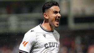 Youness, el nuevo fichaje del Oviedo, de no tener dorsal en Elda a ser comparado con Busquets en Ceuta: 