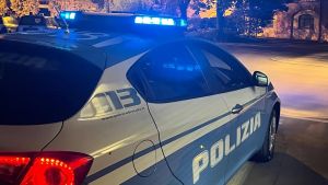 A 3 anni vaga per strada di notte, trovata da un passante