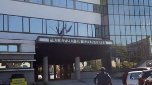 Va a una festa, si risveglia nuda: due condannati per violenza sessuale di gruppo