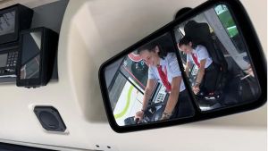 BusItalia impone le cravatte: scatta la protesta del sindacato: «Fa troppo caldo»