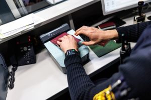 «Брак не спасает»: россиянам начали отказывать в визах для воссоединения с семьей в ЕС