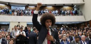 O grito das ruas: Renato fica!