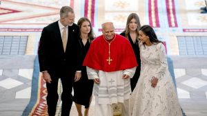 El lote de productos asturianos que los Reyes regalaron al Papa Leon XIV: embutidos, quesos y conservas regados con sidra