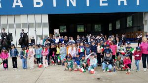 Belluno, i carabinieri festeggiano i 212 anni con tanti bambini