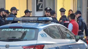 Pavia, scoppia la rissa tra ospiti e proprietari di un B&B: un ferito