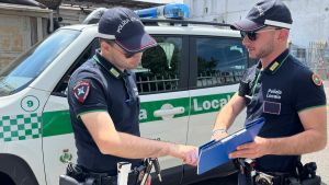 Rozzano, beccato con una pistola e 48 dosi di cocaina: pusher arrestato nel quartiere Aler