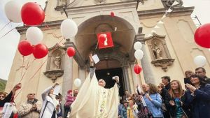Olgiate, addio a don Geky: “È stato un padre per ciascuno di noi”