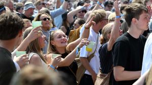 Se de mange billeder her: Folkefest på fælleden