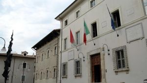 Infiltrazioni dal soffitto, asilo chiuso: 