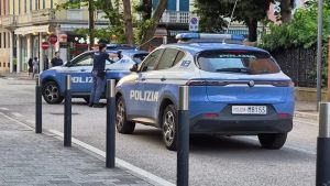 Bottigliate tra bande in via Piave a Mestre: megafoni contro gli spacciatori