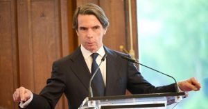 Aznar rechaza una moción de censura contra Sánchez y señala a PNV y Junts: 