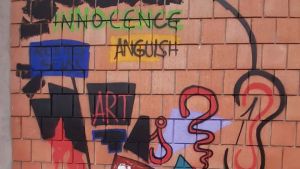 Due graffiti e una lettera per denunciare il disagio degli studenti