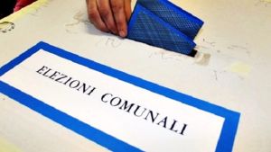 Affluenza ai ballottagi delle elezioni comunali 2026, alle 12 in Campania ha votato il 13,17%