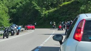 Schianto sull’Alemagna: morto un motociclista