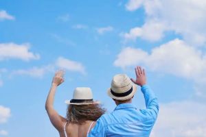 In moving photo series, woman captures her parents waving goodbye to her for 27 years