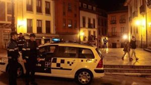 Detenido un hombre de 48 años en la calle Salsipuedes de Oviedo por tocar las nalgas a una joven de 18: 