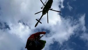 Paura sulla Cresta di Enghe: due giovani alpinisti bloccati a 2.200 metri salvati dall'elisoccorso