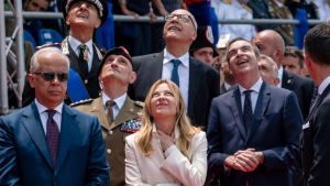 Ucraina, l’Europa si muove. I volenterosi si incontrano a Londra. Zelensky: negoziati e fronte congelato /