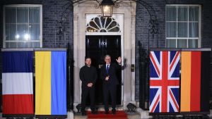 Starmer, Macron y Merz se reúnen con Zelenski en Londres para forzar a Putin a aceptar un alto el fuego en Ucrania
