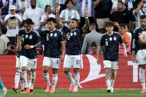 ¡Messi escuchó “Bombón Asesino” en lugar del himno argentino! El error que se volvió viral