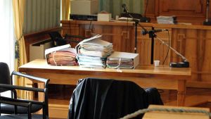Direttore di banca licenziato. “Concessi prestiti senza garanzie”