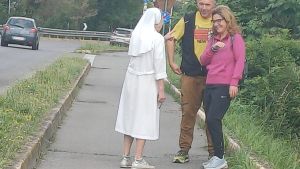 Madre Luciana, la canossiana itinerante: a 86 anni in preghiera sulle ciclabili