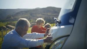 Mercedes Milá y Revilla: cuando la grabación se complica y toca empujar la caravana del programa