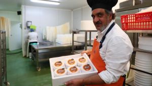 David dio muchas vueltas para inventar un queso francés, único en España, con pasta blanda y corteza lavada, que se sirvió en la boda de la hija de Amancio Ortega