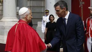 El papa, referente moral... y político