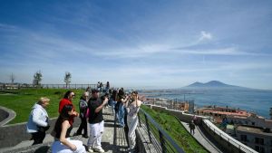 Precipita dal belvedere del Monte Echia: grave ventenne palermitano. Forse scattava un selfie prima della caduta