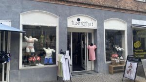 Efter 40 år er det slut: Lingeributik lukker og kører ophørsudsalg