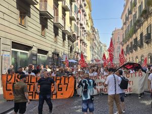 Napoli, lungo corteo
