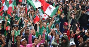 Una camiseta, una bandera, un país que vuelve a creer