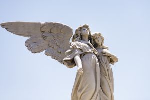 Espíritos reencarnam evoluindo até virarem anjos