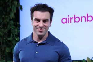 Las claves: Airbnb se abre puertas de negocio ante la incertidumbre regulatoria del sector