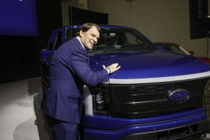 Ford’s AI Rally Recalls the Excesses of the Dot-Com Bubble