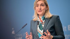 Müssen Kinder schon mit weniger Einkommen für die Pflege ihrer Eltern zahlen? Das ist geplant