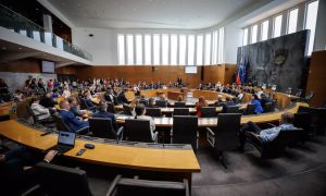 Pred torkovo izredno sejo zelena luč noveli zakona o državni upravi