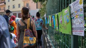 In via Vasari a Trieste un girotondo per portare la bellezza fuori da scuola