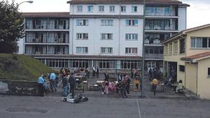 Motín en el centro de menores de Sograndio (Oviedo): tres vigilantes de seguridad al hospital y una educadora agredida tras una noche de caos y destrozos