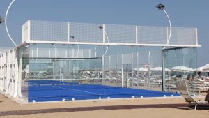 Dal western style al padel, ecco cosa impazza questa estate in spiaggia a Jesolo