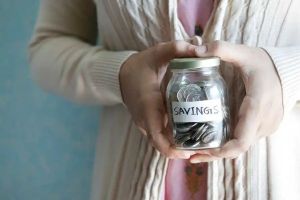 Career waitress left her grandson a priceless gift—a vase filled with 7,679 quarters
