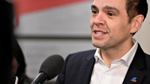 Sur le français, Milliard fait penser à Anglade