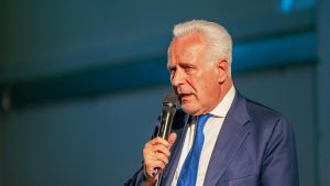 Quanto sono conosciuti i politici toscani, il sondaggio: Giani al primo posto (con il 93%), Nardella lo insegue