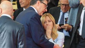 Messina e l’asse anti-francese che piace a Palazzo Chigi. Ma il Mef sogna il polo con Bpm /