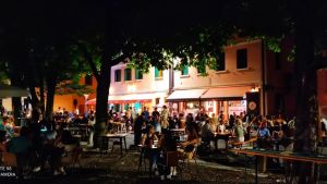 Ragazza esce dal locale dopo la serata: minacciata e inseguita